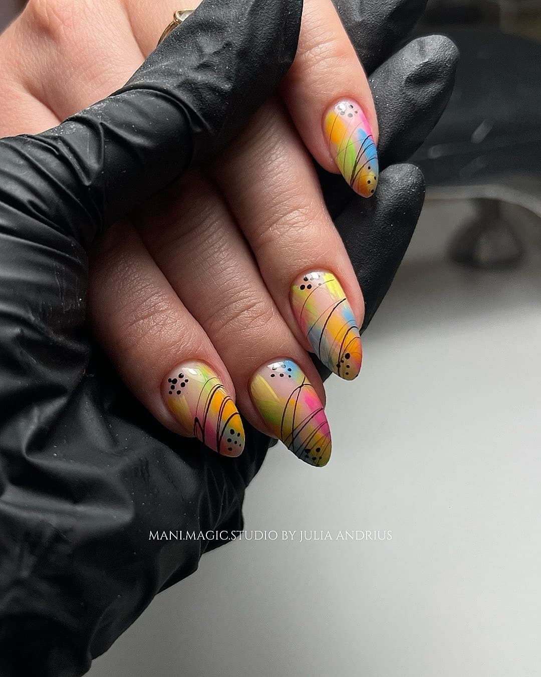 Expressive abstract nail art set